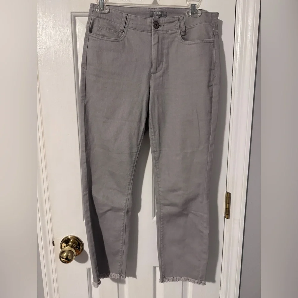 Habitat Raw Hem Crop Gray Jeans Like New Stretch Gorgeous Ice Gray Color